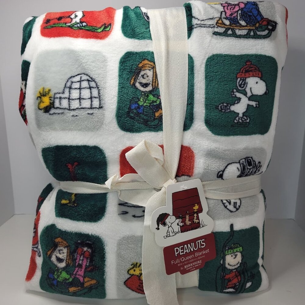 Peanuts Full/Queen Blanket by Berkshire | Cozy Winter Snoopy Throw